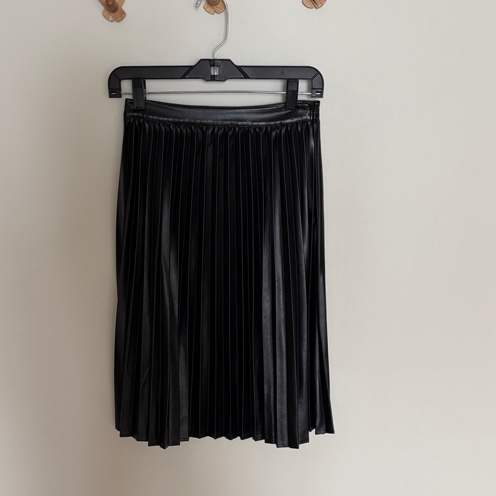 Sleek Black Pleated Midi Skirt